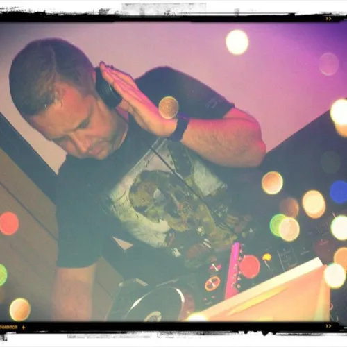 DJ LEON C